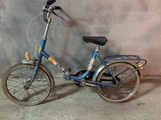 Bicicleta plegable azul
