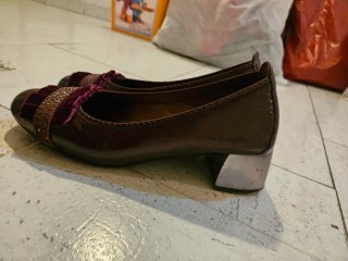 Zapatos BURDEOS con Adorno
