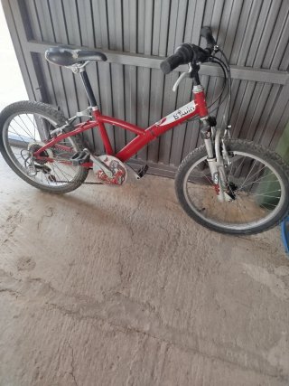 Bicicleta infantil roja Btwin