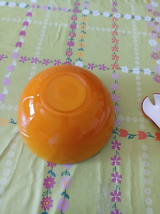 Ciotola con posate in plastica