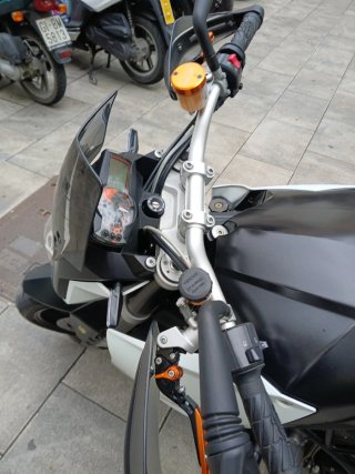 KTM 990 SuperDuke Blanca y Negra