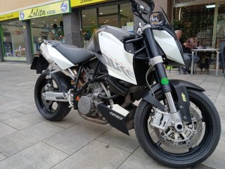 KTM 990 SuperDuke Blanca y Negra
