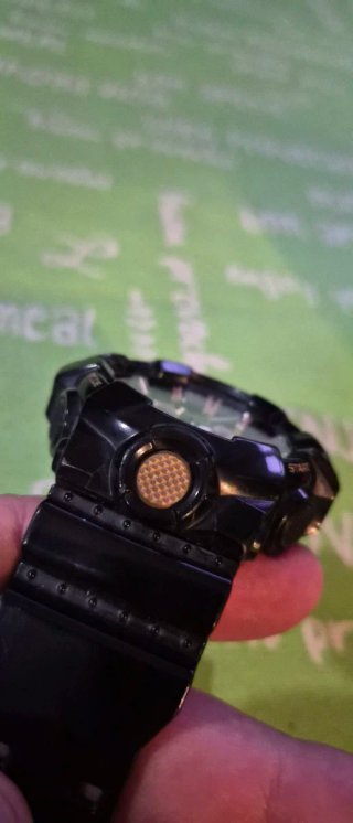 Casio G-Shock GA-710GB-1AER Negro/Dorado