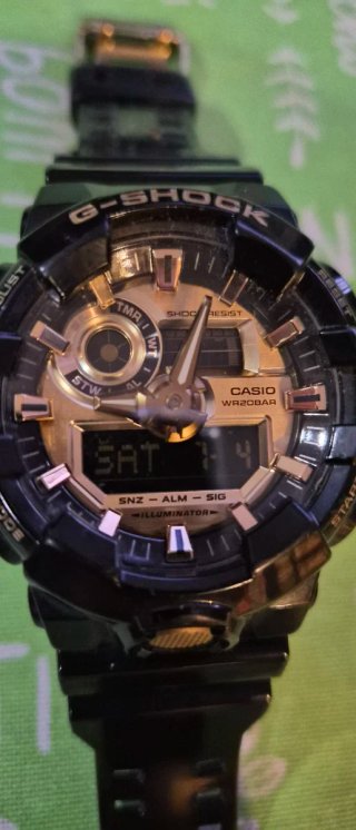 Casio G-Shock GA-710GB-1AER Negro/Dorado