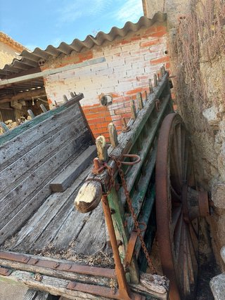 Carro antiguo de madera