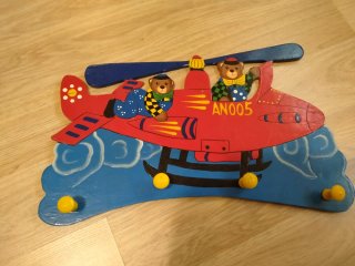 Perchero infantil madera avión