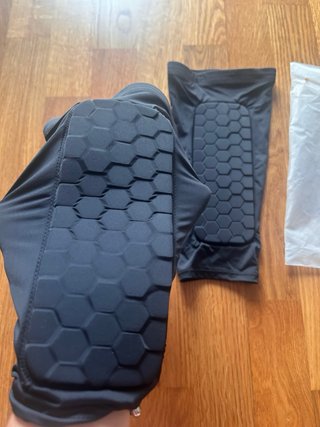 Espinilleras deportivas con protección hexagonal