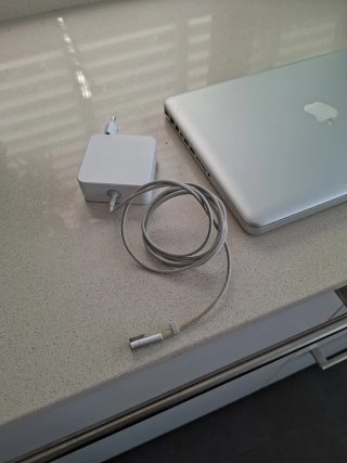MacBook Pro 13" 8GB RAM 500GB SSD