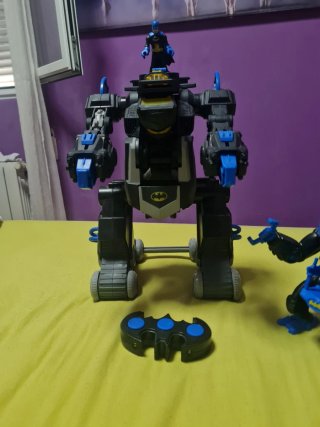 Juguete Batman Robot con Figura y Mando