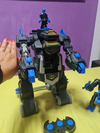 Juguete Batman Robot con Figura y Mando
