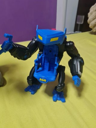 Juguete Batman Robot con Figura y Mando