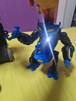 Juguete Batman Robot con Figura y Mando