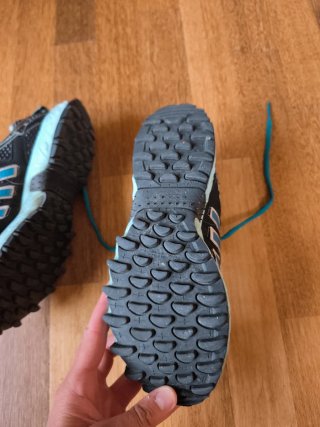 Zapatillas deportivas Adidas negras y azules