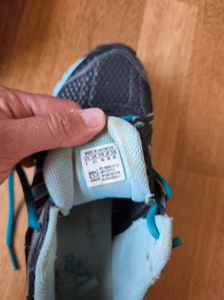 Zapatillas deportivas Adidas negras y azules
