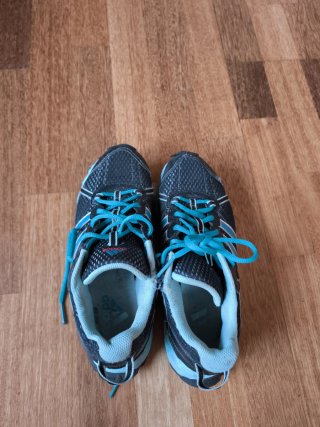 Zapatillas deportivas Adidas negras y azules