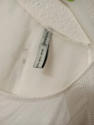 Blusas blancas y marrones