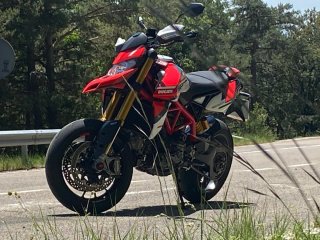 Ducati Hypermotard 950 SP Roja y Blanca