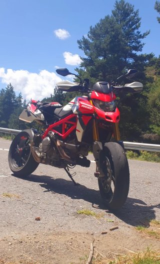 Ducati Hypermotard 950 SP Roja y Blanca