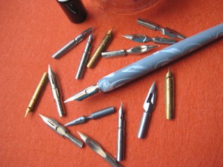 Set di 15 penne stilografiche vintage con portapenne in legno e inchiostro