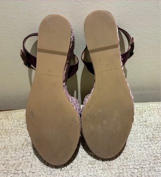 Sandalias cuña esparto moradas y beige