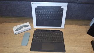 Microsoft Surface Pro 8 i7/16GB/1TB + extras