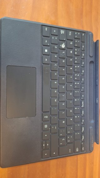 Microsoft Surface Pro 8 i7/16GB/1TB + extras