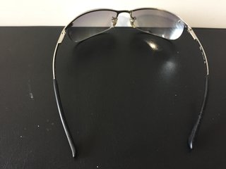 Gafas de sol Ray-Ban plateadas y negras