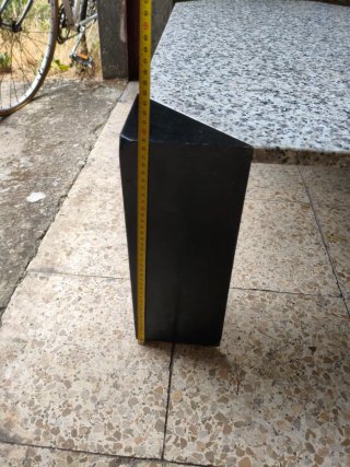 Mesa de centro granito y patas negras