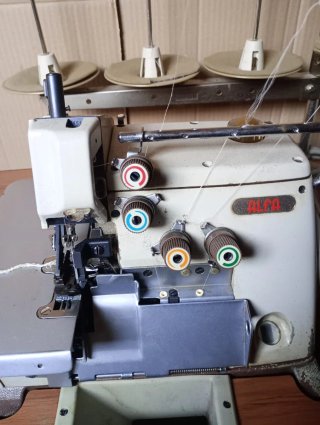 Máquina de coser industrial Alfa