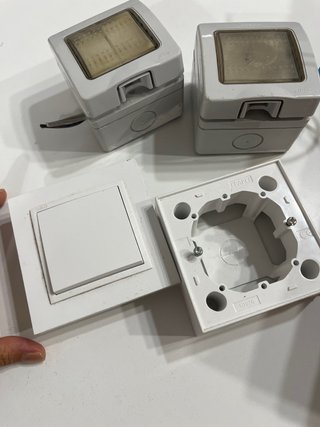 Enchufes e interruptores varios