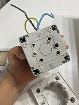 Enchufes e interruptores varios