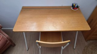 Mesa y silla de estudio infantil de madera y metal
