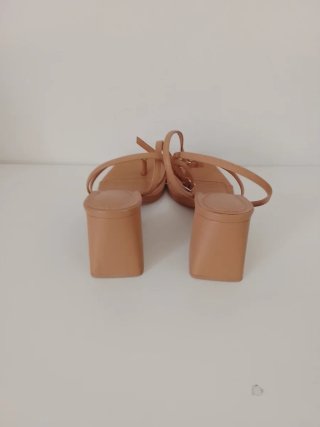 Sandalias Beige/Marrón Tacón Cuadrado