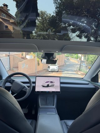 Tesla Model Y 2025
