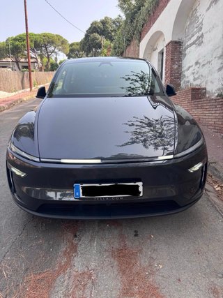 Tesla Model Y 2025