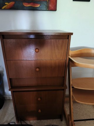 Cómoda de madera con 2 cajones