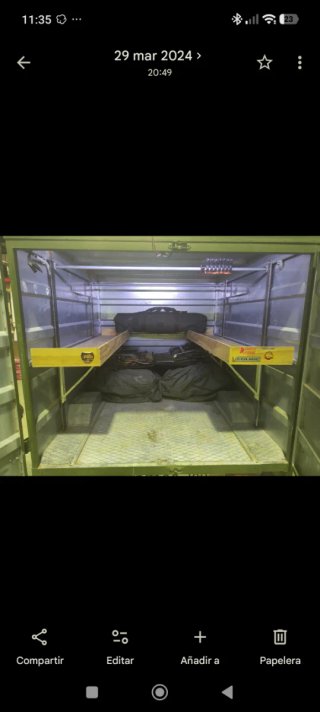 Remolque con puerta de seguridad