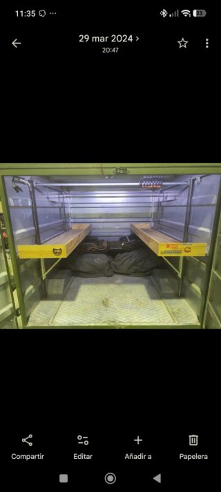Remolque con puerta de seguridad