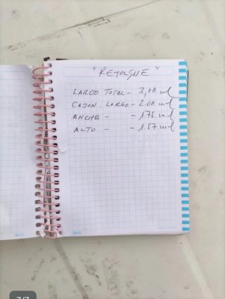 Remolque con puerta de seguridad