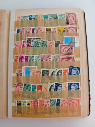 Álbum Clasificador Antiguo Sellos del Mundo