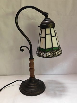 Lampada da tavolo stile Liberty