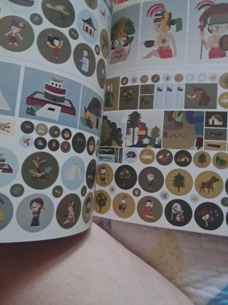 Libro infantil con pegatinas más regalo