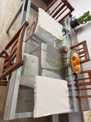 Mesa de comedor de cristal y madera