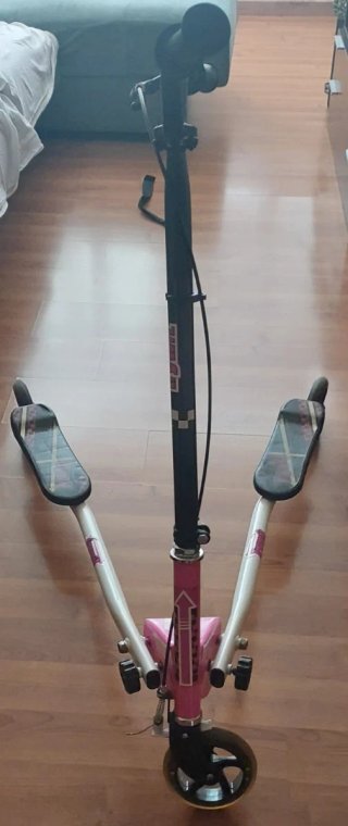 Patinete V-Shape rosa y negro