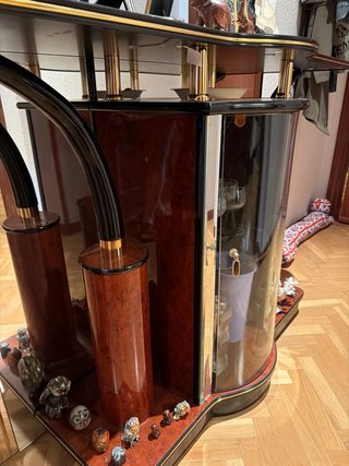 Recibidor de madera y cristal