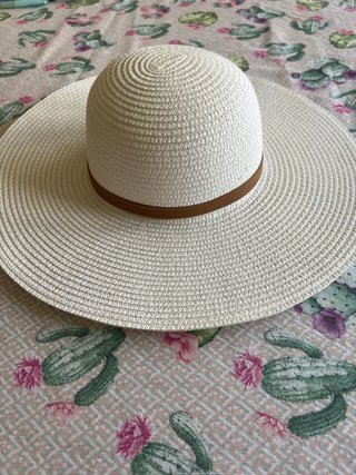 Cappello di paglia bianco con nastro marrone