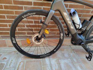 BH iRS1 Carbón 1.6 2026 talla M, Gris junio 2026