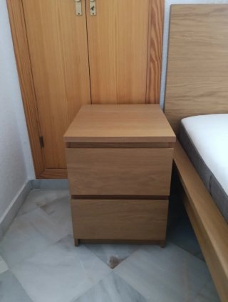 Cama 140x200 con mesita de noche IKEA