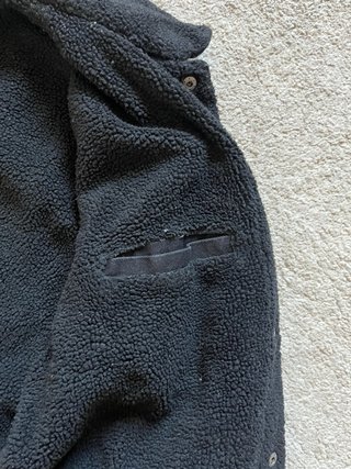 Chaqueta vaquera negra con forro de borrego