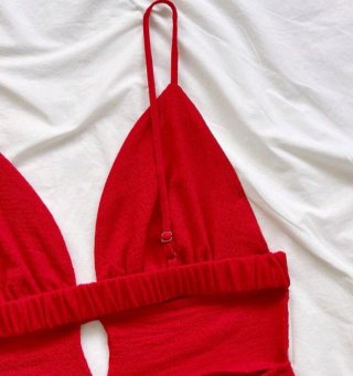 Mono rojo corto